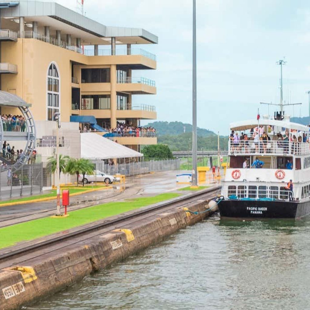 Canal de Panamá: navegación y almuerzo a bordo — imagen 1